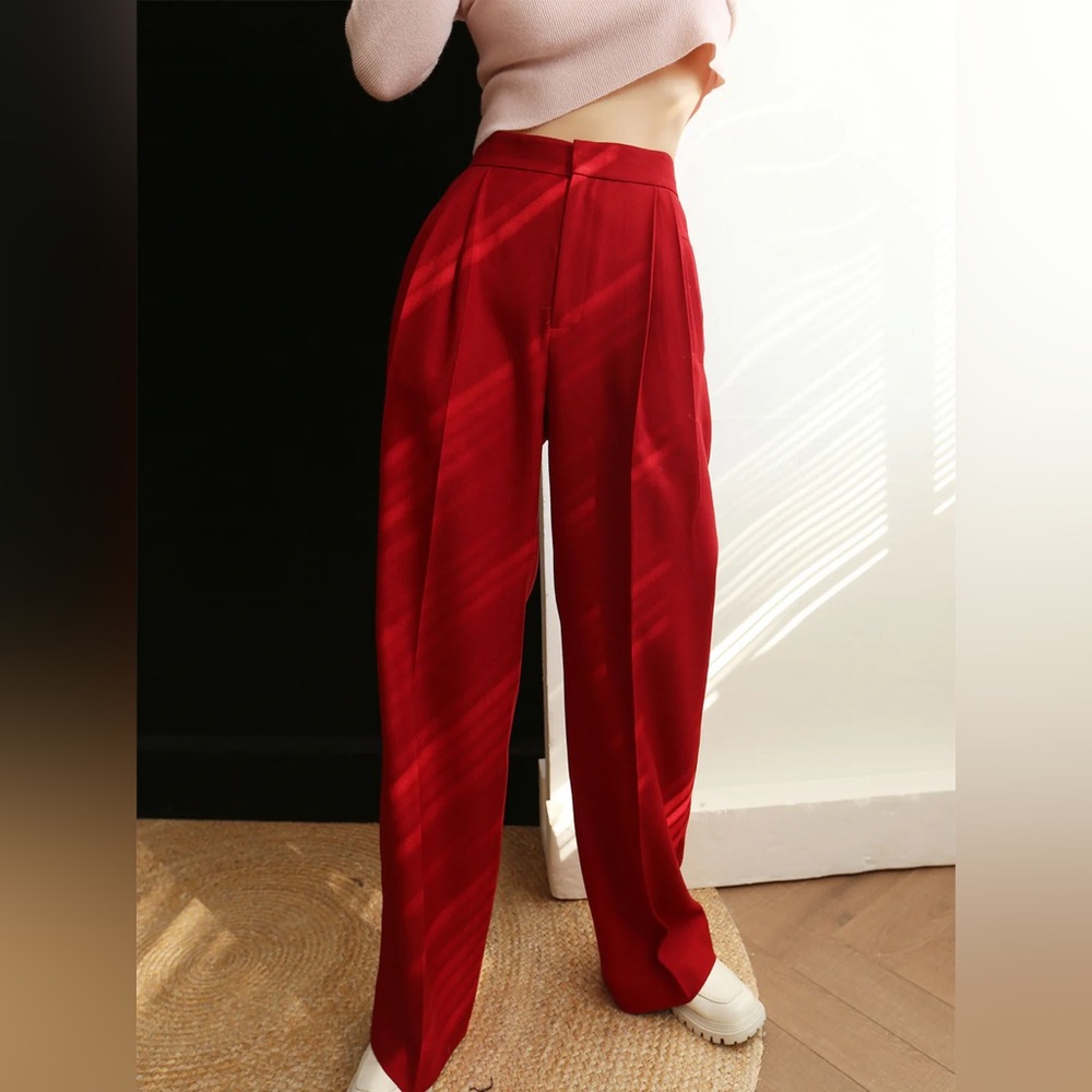 NEW WITH TAG Middle Waist Pleated Tapered Pants